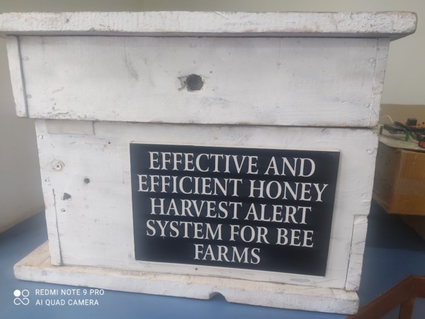 Environment friendly and Efficient Honey Harvest Alert System for Bee Farms